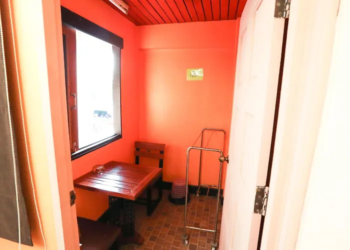 Pjr Chateau Hostel Bangkok