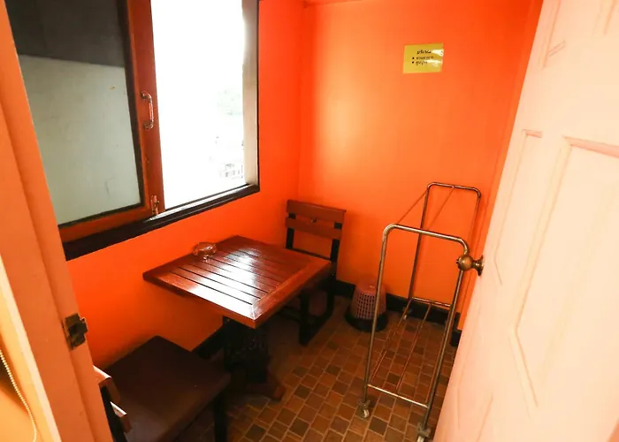Pjr Chateau Hostel Bangkok