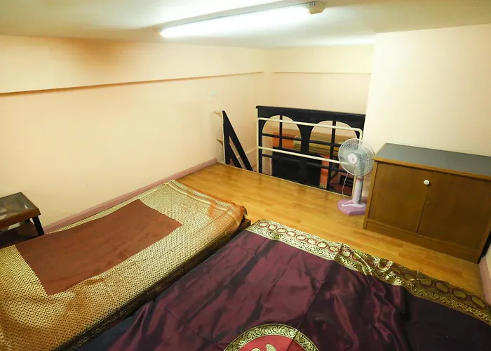 Pjr Chateau Hostel *