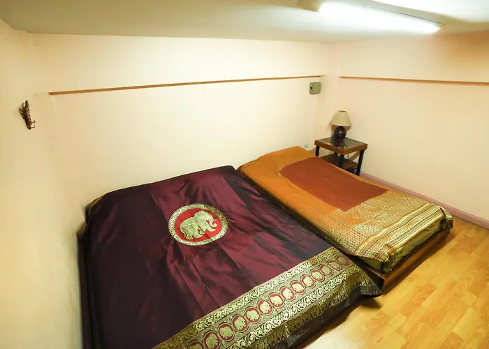 Pjr Chateau Hostel Bangkok