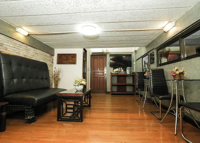 Pjr Chateau Hostel Bangkok