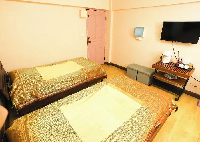 Pjr Chateau Hostel *