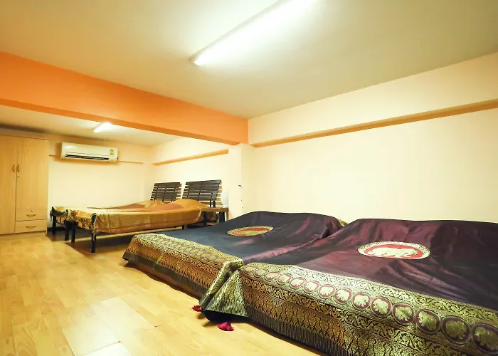 Pjr Chateau Hostel